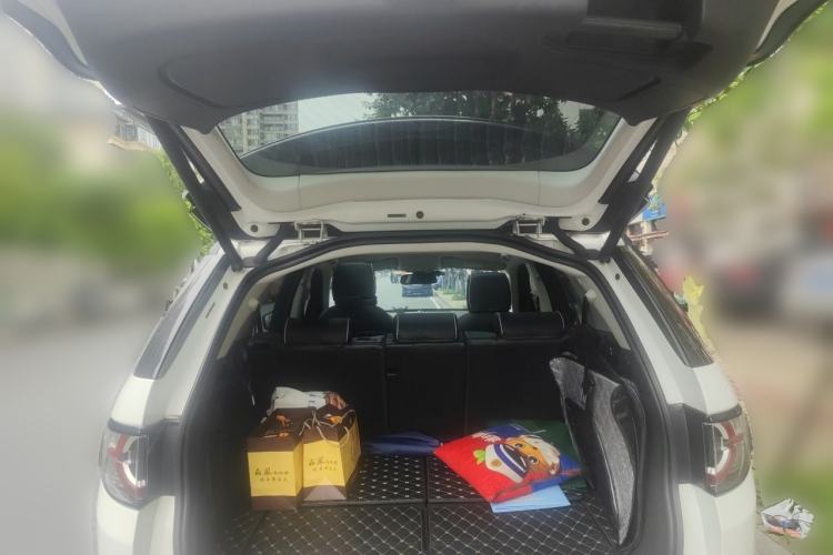 Used Land Rover Discovery Sport 2018 240 PS HSE Version Trunk