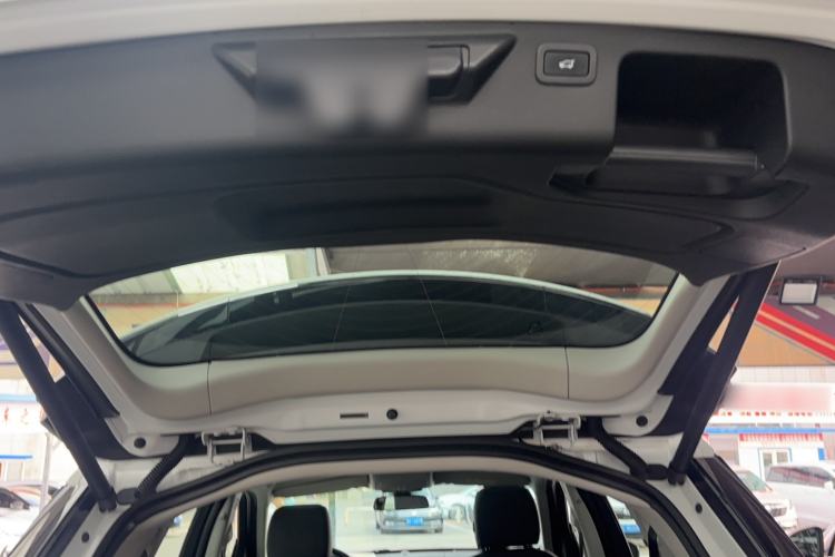 Used Land Rover Discovery Sport 2018 240 PS SE Version Trunk