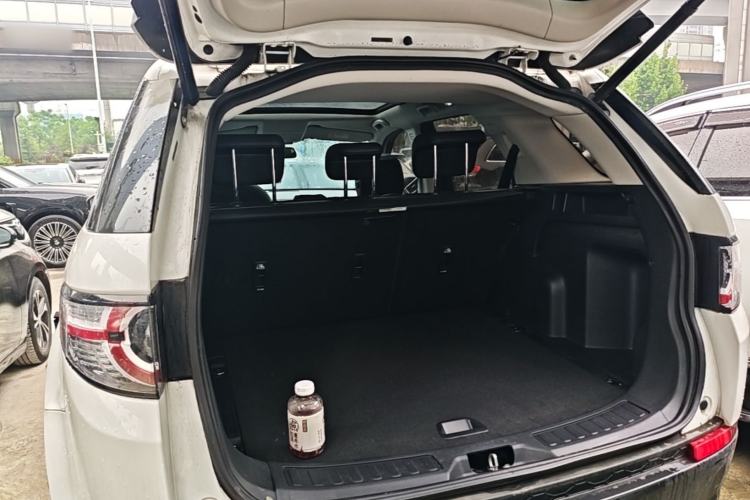 Used Land Rover Discovery Sport 2018 240 PS PURE Edition Trunk