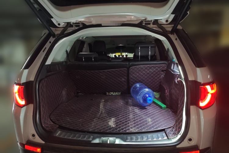 Used Land Rover Discovery Sport 2018 240 PS SE Version Trunk