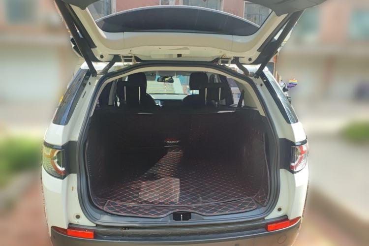 Used Land Rover Discovery Sport 2018 240 PS SE Version Trunk