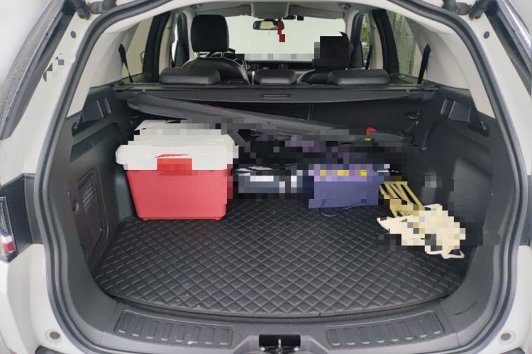 Used Land Rover Discovery Sport 2018 240 PS SE Version Trunk