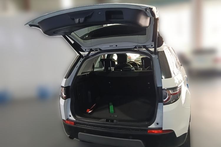 Used Land Rover Discovery Sport 2018 240 PS SE Version Trunk