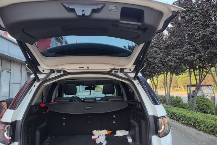 Used Land Rover Discovery Sport 2018 240 PS SE Version Trunk