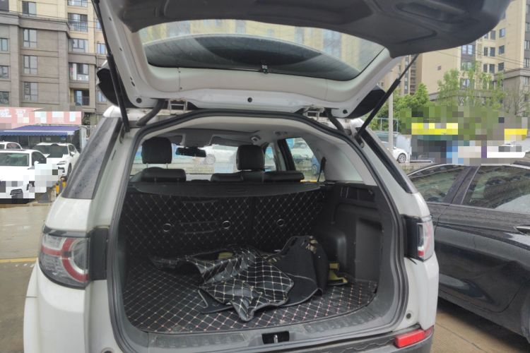 Used Land Rover Discovery Sport 2018 240 PS PURE Edition Trunk
