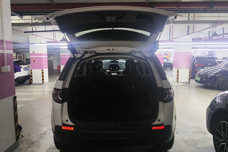 Used Land Rover Discovery Sport 2018 240 PS PURE Edition Trunk