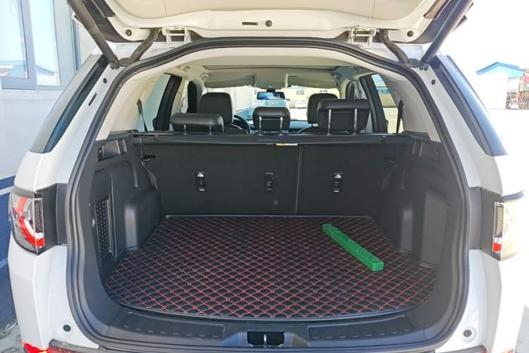 Used Land Rover Discovery Sport 2018 240 PS SE Version Trunk