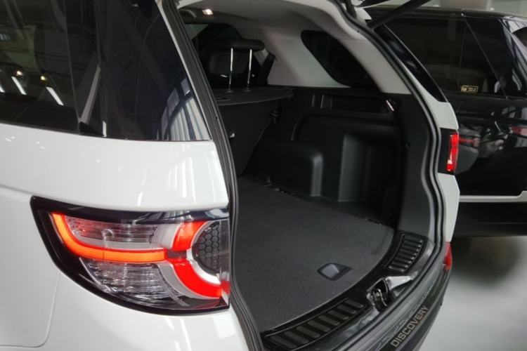 Used Land Rover Discovery Sport 2018 240 PS SE Version Trunk
