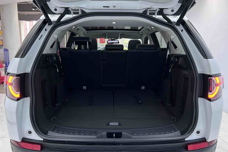 Used Land Rover Discovery Sport 2018 240 PS HSE Version Trunk