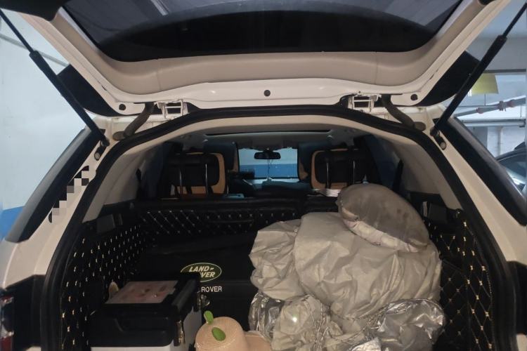 Used Land Rover Discovery Sport 2018 200 PS PURE Edition Trunk