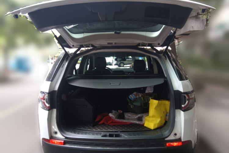 Used Land Rover Discovery Sport 2018 240 PS PURE Edition Trunk