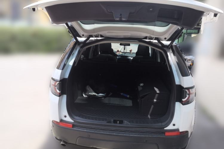 Used Land Rover Discovery Sport 2018 240 PS PURE Edition Trunk