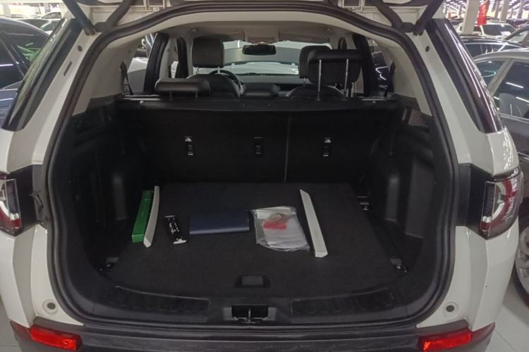 Used Land Rover Discovery Sport 2018 240 PS SE Version Trunk