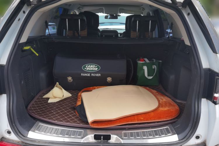 Used Land Rover Discovery Sport 2018 240 PS SE Version Trunk