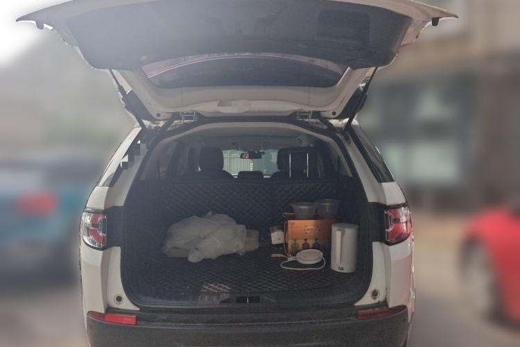 Used Land Rover Discovery Sport 2018 200 PS PURE Edition Trunk