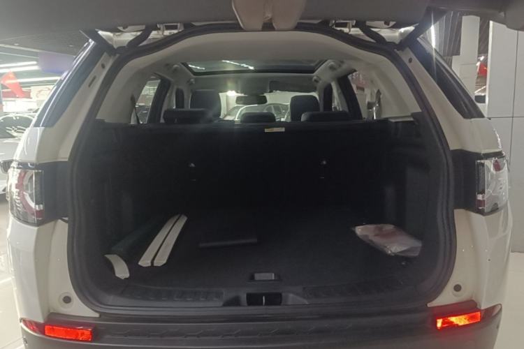 Used Land Rover Discovery Sport 2018 240 PS SE Version Trunk