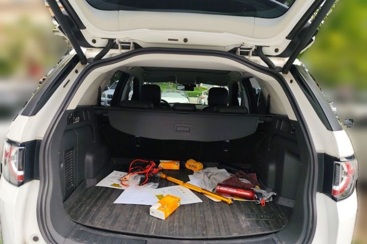 Used Land Rover Discovery Sport 2018 240 PS SE Version Trunk