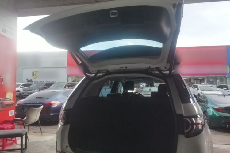 Used Land Rover Discovery Sport 2018 240 PS SE Version Trunk
