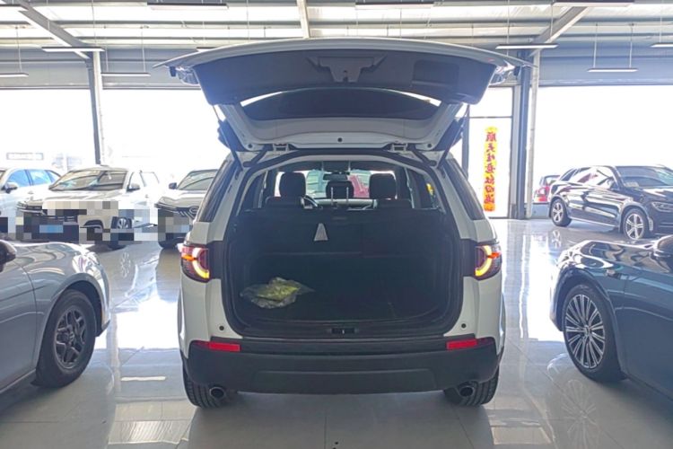 Used Land Rover Discovery Sport 2018 240 PS PURE Edition Trunk