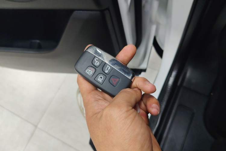 Used Land Rover Discovery Sport 2018 240 PS PURE Edition Vehicle Key