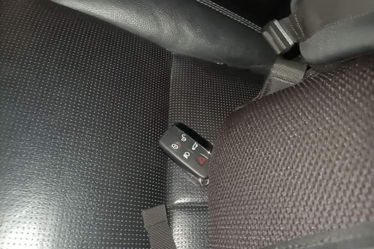 Used Land Rover Discovery Sport 2018 240 PS HSE Version Vehicle Key