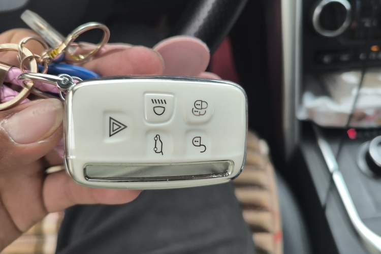 Used Land Rover Discovery Sport 2018 240 PS HSE Version Vehicle Key