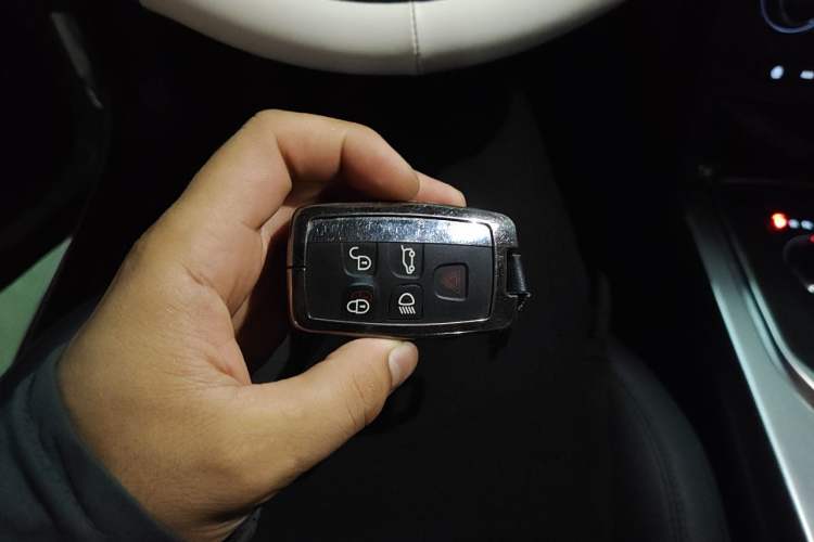 Used Land Rover Discovery Sport 2018 240 PS PURE Edition Vehicle Key