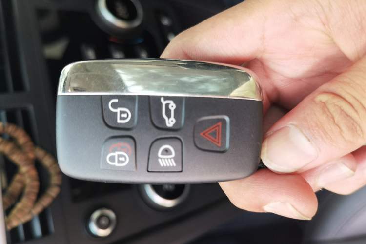 Used Land Rover Discovery Sport 2018 240 PS PURE Edition Vehicle Key