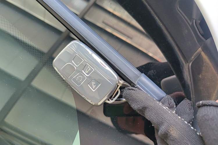 Used Land Rover Discovery Sport 2018 240 PS PURE Edition Vehicle Key
