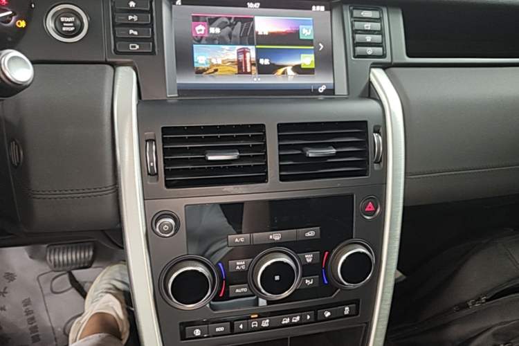 Used Land Rover Discovery Sport 2019 240 PS SE Version China VI Standard Audio And AC Panel