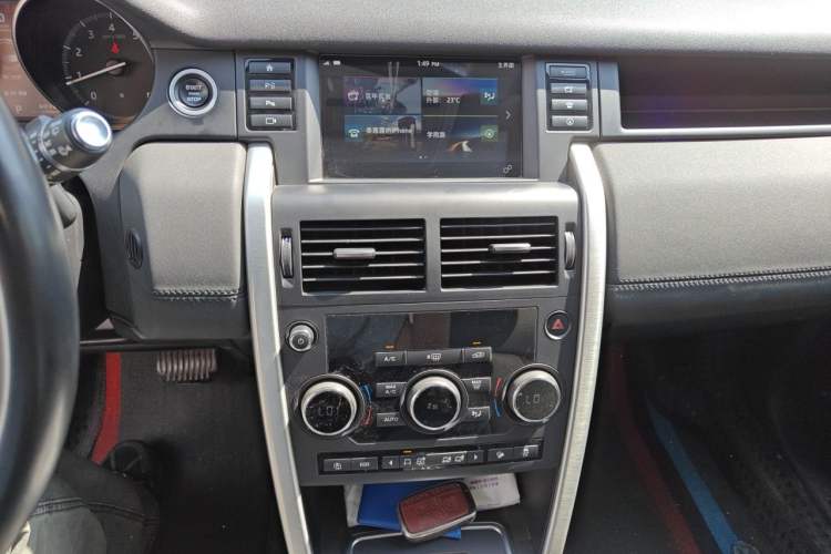 Used Land Rover Discovery Sport 2019 240 PS SE Version China V Standard Audio And AC Panel