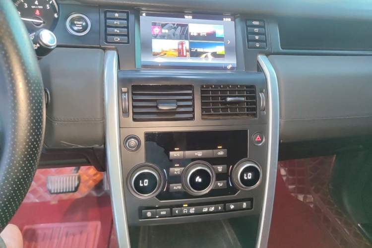 Used Land Rover Discovery Sport 2019 240 PS SE Version China VI Standard Audio And AC Panel