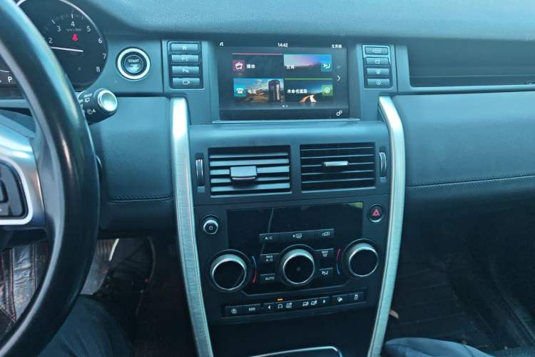 Used Land Rover Discovery Sport 2019 240 PS SE Version China V Standard Audio And AC Panel