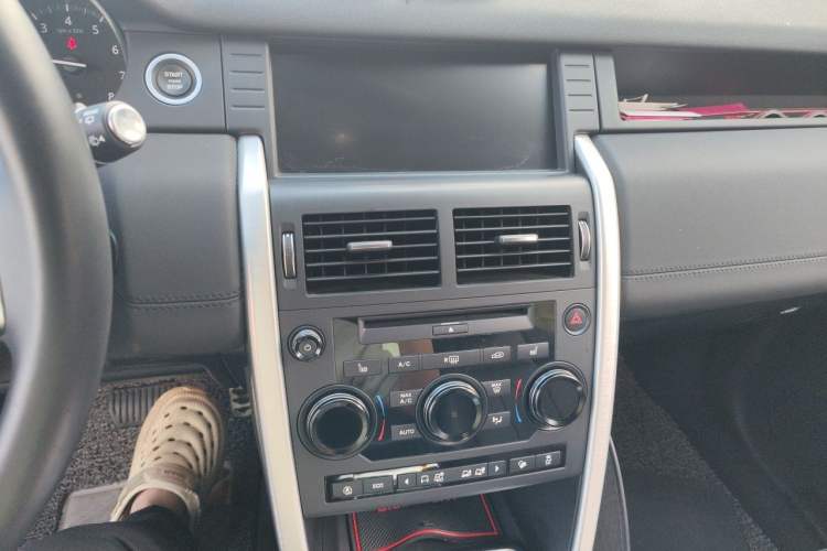 Used Land Rover Discovery Sport 2019 240 PS HSE Version China VI Standard Audio And AC Panel