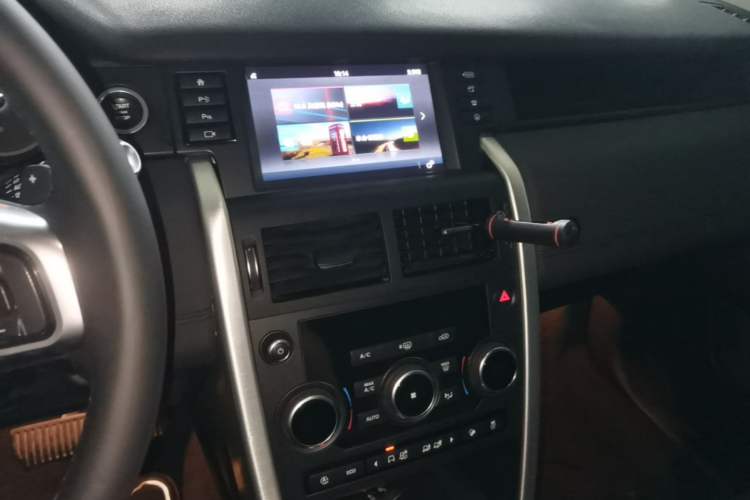 Used Land Rover Discovery Sport 2019 240 PS SE Version China VI Standard Audio And AC Panel