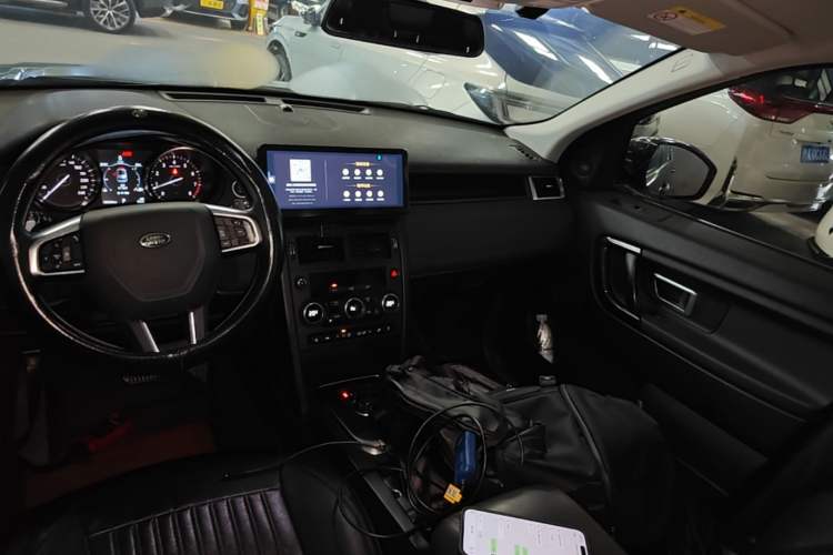 Used Land Rover Discovery Sport 2019 240 PS PURE Edition China V Standard Audio And AC Panel