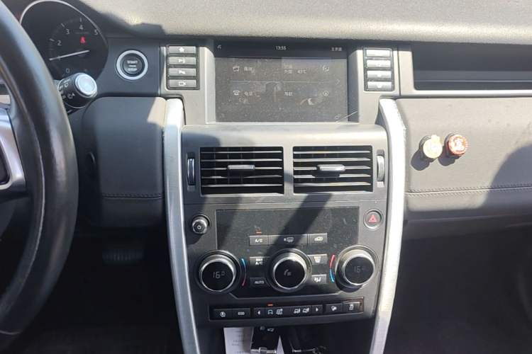 Used Land Rover Discovery Sport 2019 240 PS SE Version China V Standard Audio And AC Panel