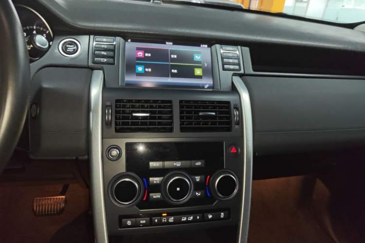 Used Land Rover Discovery Sport 2019 240 PS SE Version China VI Standard Audio And AC Panel