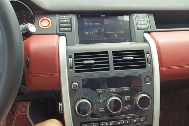 Used Land Rover Discovery Sport 2019 240 PS SE Version China VI Standard Audio And AC Panel