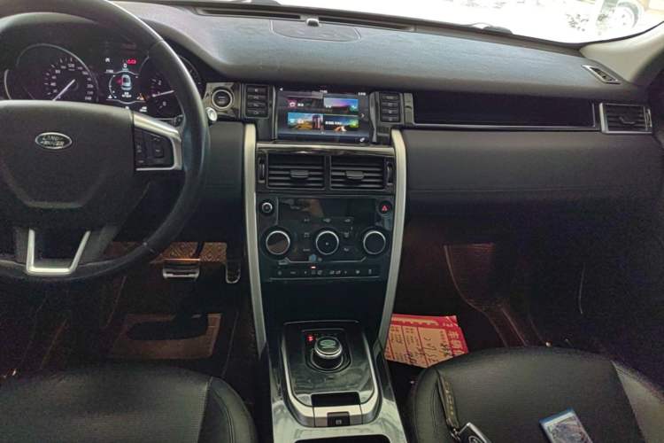 Used Land Rover Discovery Sport 2019 240 PS SE Version China VI Standard Audio And AC Panel