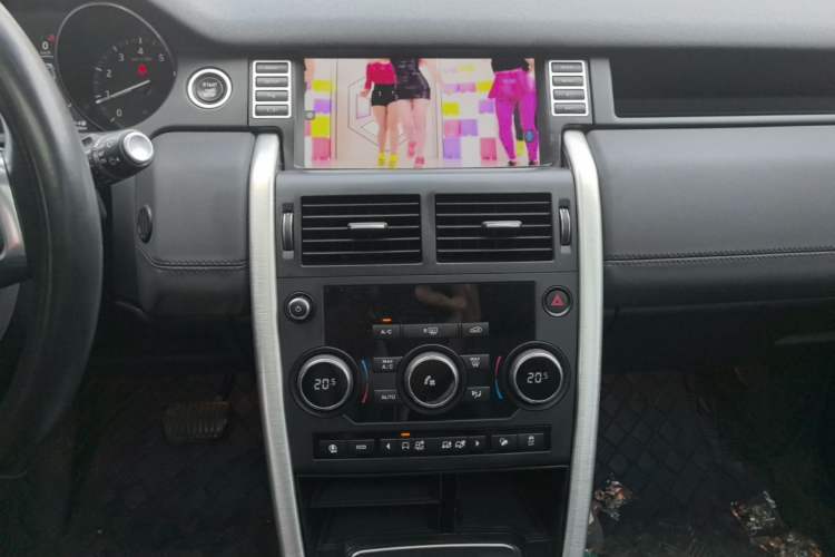 Used Land Rover Discovery Sport 2019 240 PS SE Version China VI Standard Audio And AC Panel
