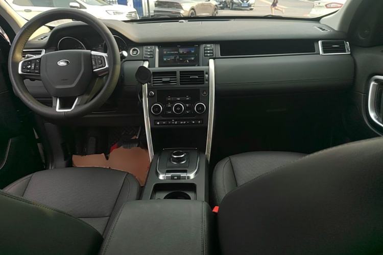 Used Land Rover Discovery Sport 2019 240 PS SE Version China VI Standard Center Console