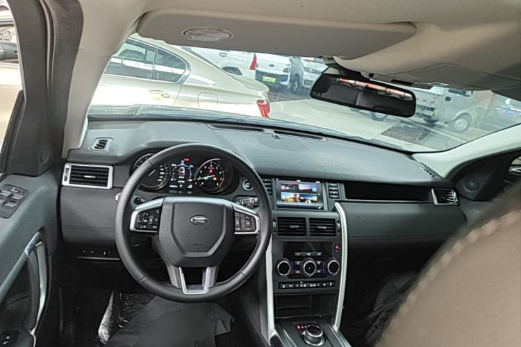 Used Land Rover Discovery Sport 2019 240 PS SE Version China VI Standard Center Console