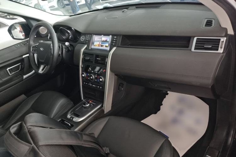 Used Land Rover Discovery Sport 2019 240 PS SE Version China VI Standard Center Console
