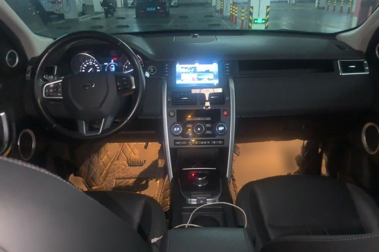Used Land Rover Discovery Sport 2019 240 PS SE Version China VI Standard Center Console