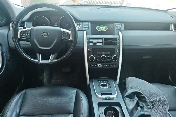 Used Land Rover Discovery Sport 2019 240 PS SE Version China V Standard Center Console