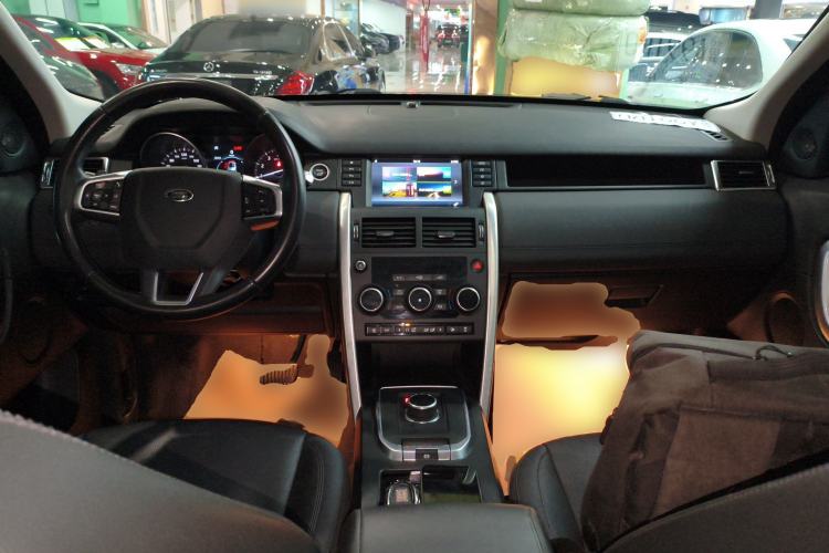Used Land Rover Discovery Sport 2019 240 PS SE Version China VI Standard Center Console