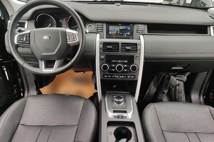 Used Land Rover Discovery Sport 2019 240 PS SE Version China VI Standard Center Console