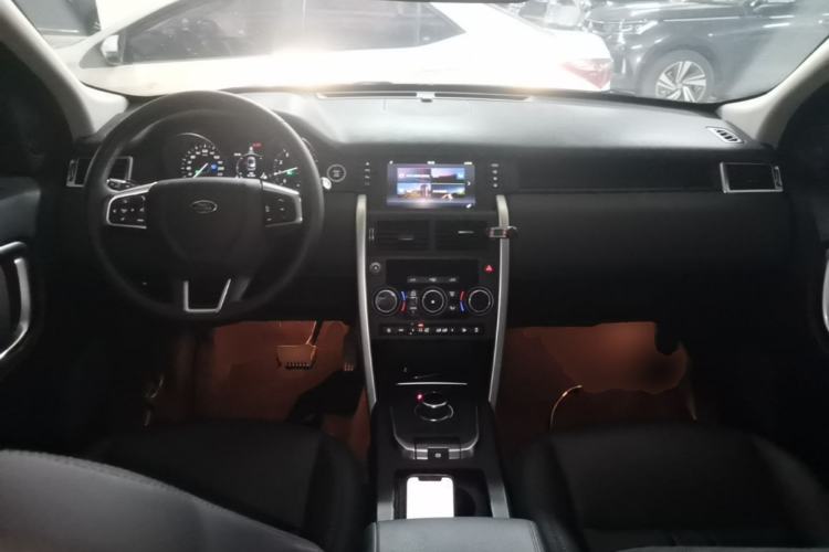 Used Land Rover Discovery Sport 2019 240 PS SE Version China VI Standard Center Console