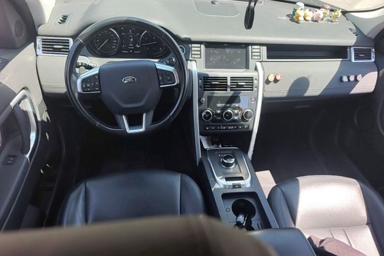 Used Land Rover Discovery Sport 2019 240 PS SE Version China V Standard Center Console